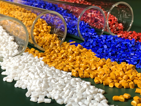 揭秘色母粒的“美白密碼”：為何熒光增白劑是關(guān)鍵搭檔？